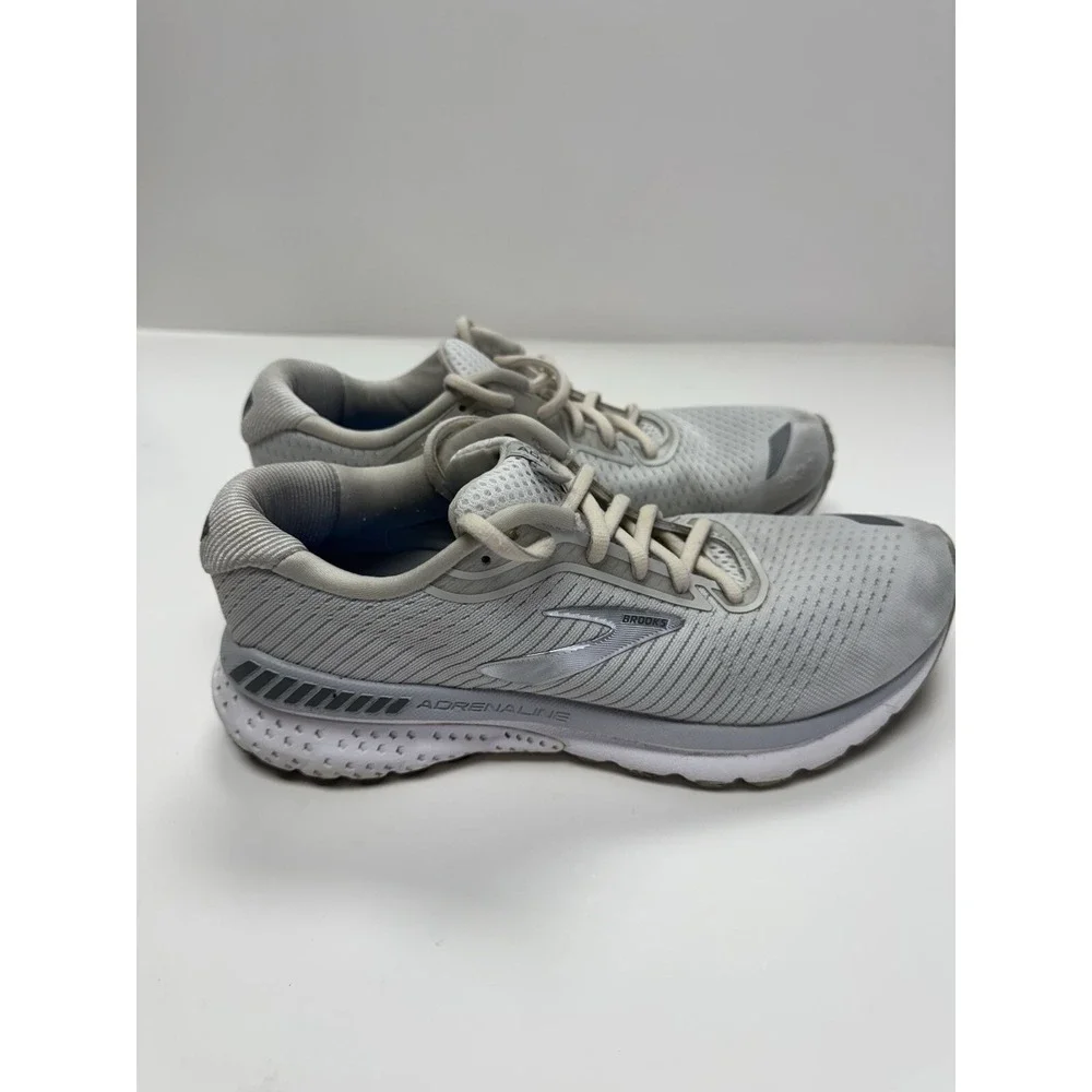 Brooks‎ Adrenaline GTS 20 White Silver Running Shoes Women's Size 7 Medium B